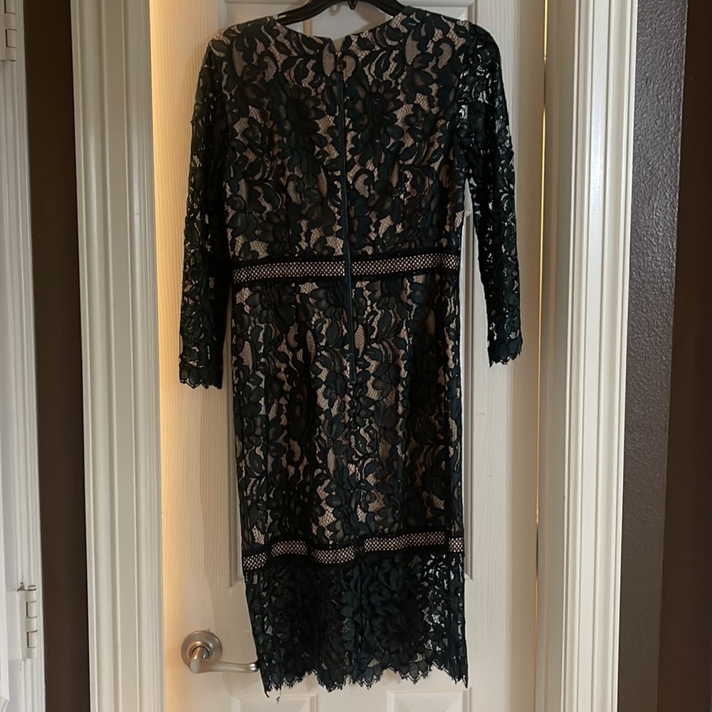 VINCE CAMUTO Size 4 Green and Black with nude underlay. - Picture 2 of 2
